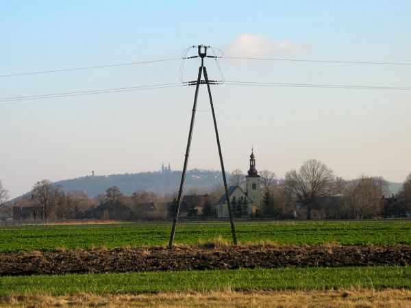 Kościół p.w. Jana Chrziciela i widok na czeski Cvilin ...
