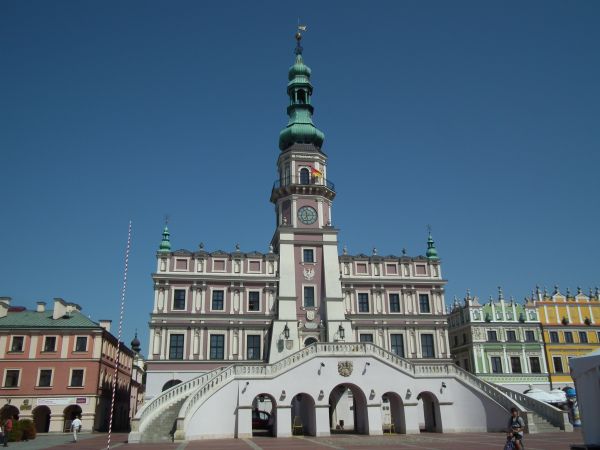 Ratusz na rynku w Zamościu.