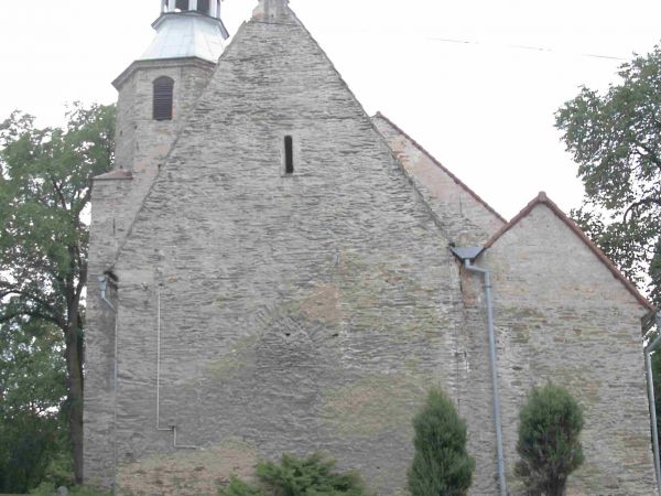 Ta rolnicza wieś powstała na terenie wcześniejszego osadnictwa  u podnóża Wzgórz Granowickich, blisko źródeł Chotli (pr. dopływ Wierzbiaka), wzmiankowana już w