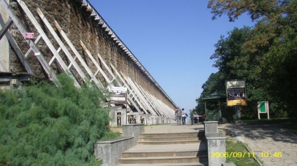 Ciechocinek -  widok tężni z dołu
