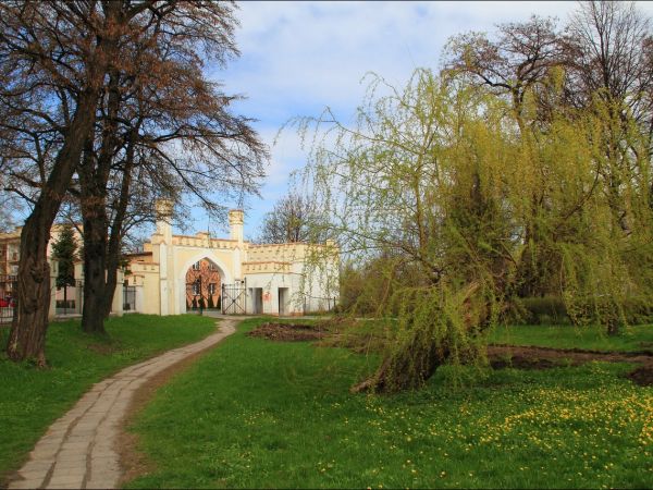 Pałac Lubomirskich w Przemyślu - Bakończycach .  Wybudowany w latach 1885–1887 przez księcia Hieronima Adama Lubomirskiego, według projektu Maksymiliana Nitscha