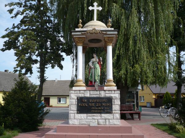 Troszkę dalej wita gości św. Barbara.