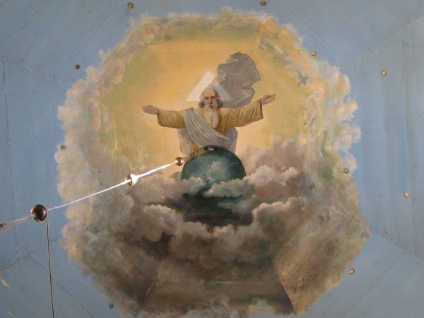 wyobrażenie Boga Ojca na tle obłoków z trójkątną aureolą - malowidło na sklepieniu nawy głównej, kopuła nad nawą, ośmioboczna - od zewnątrz z pełnymi latarniami