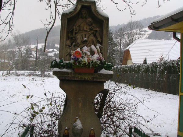 Urocza stara kapliczka