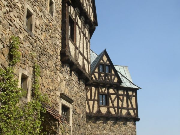 Zamek Książ - wybudowany w latach 1288-1292 przez księcia świdnicko-jaworskiego Bolka I Surowego . Od 1509 r. jako zastaw, a od 1605 r. wykupiony i wlasnosc dzi