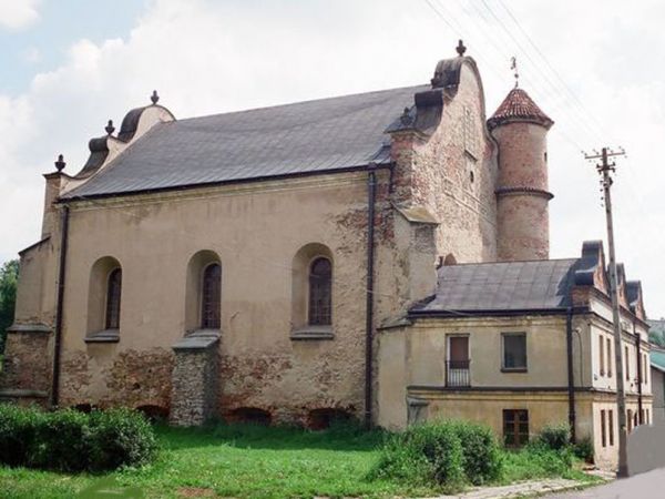 Październik 2000  Lesko - Synagoga