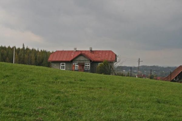 Dom Zakonu Zgromadzenia Sióstr Tercjarek - cywilnych, kobiecych służb przykościelnych - domy ubogich prowadziły, ochronki dla dzieci, sierocińce i inne zadania