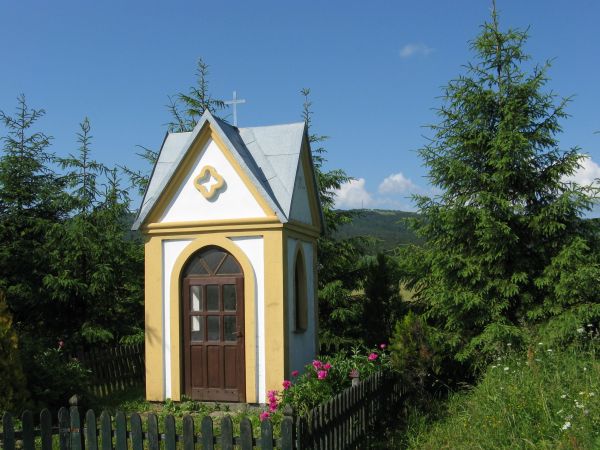 Kapliczka Ranciowa na tzw. Rzekach. Uroczystość poświęcenia miała miejsce 15 sierpnia 2000r. przy udziale wiernych z Bukowska i ościennych miejscowości.