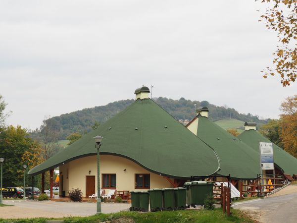 Ośrodek Solinianka Villas & Spa to wyjątkowy kompleks glinianych domków usytuowanych nad Jeziorem Myczkowskim.