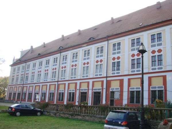 ELEWACJA  OD  STRONY  PARKU