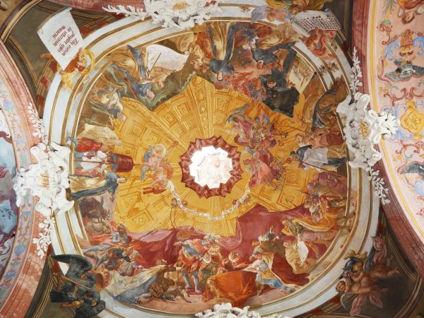 w Mauzoleum Piastów świdnicko-jaworskich - polichromia kopuły północnej.