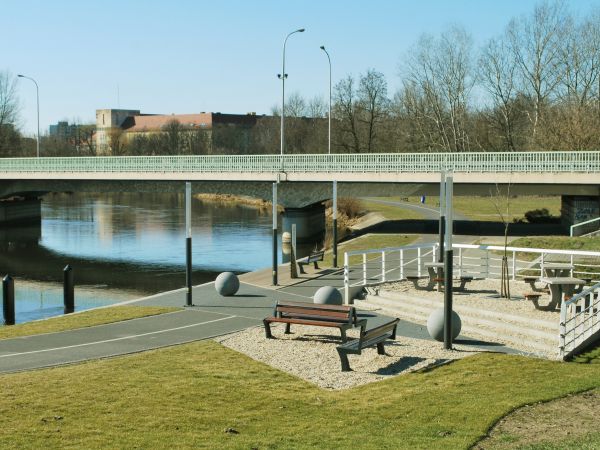 Piła,przystań przy rzece Gwdzie obok mostu im.Zygmunta Starego