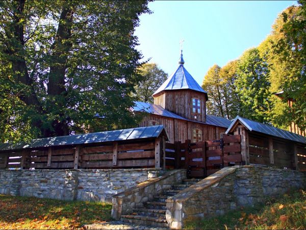 Cerkiew Opieki Matki Bożej w Młynach. Wybudowana pod koniec XVII wieku.  Obecnie Kościół filialny rzymskokatolickiej parafii w Korczowej. W latach 1852-70  prob