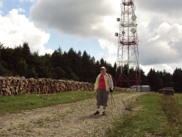 przekaźnik telefonii komórkowej - na paśmie Dziady - 647m npm, przypisane do, bo stamtąd idziemy...