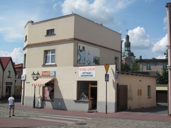 Ks. kan. Czesława Tuszyńskiego 8 (daw. Podgórna, jeszcze wcześniej Zatylna) - przebudowany budynek po daw. browarze.