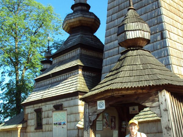 cerkiew z 1700 roku, pw. św. Paraskewii, trójdzielna z wieżą izbicową, kompletne wyposażenie cerkiewne z XVIII i XIX wieku. Jedna z najlepiej zachowanych cerkwi