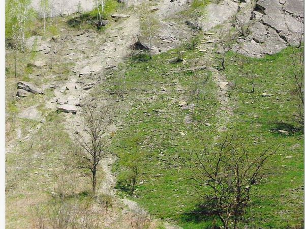 i to są Doły Jasielsko - Sanockie, tyle się o tym nasłuchaliśmy no i mamy sposobność podziwiania tych "landrynek" w gminie Besko, przy Wisłoku. Dolina rzeki ods