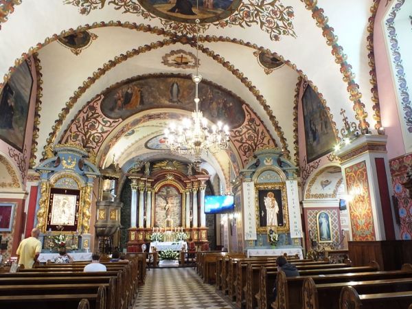 Wnętrze kościoła o.o. Franciszkanów