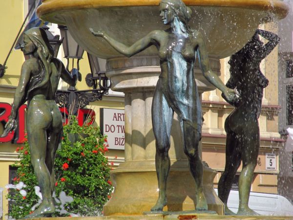 Podpory Fontanny w Rynku