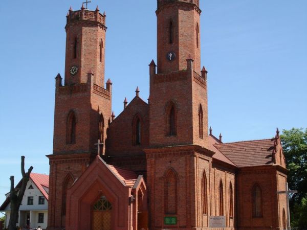 Kosciol zaprojektowany i zbudowany w latach 1833-1850 przez Karola Augusta von Krockow