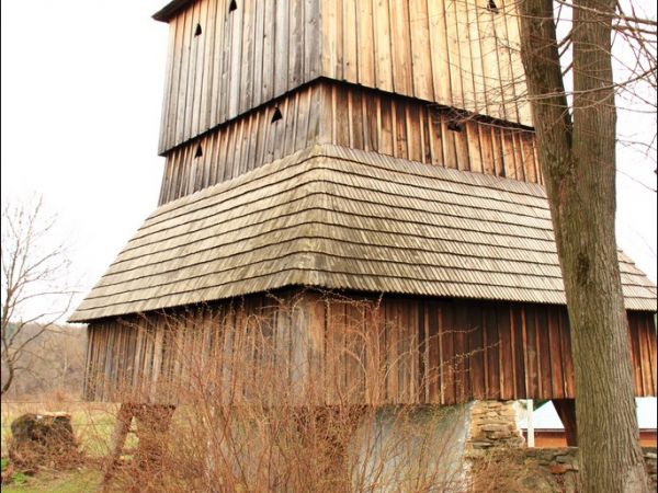 Cerkiew pw. św. Mikołaja w Dobrej Szlacheckiej . Obecnie kościół rzymskokatolicki p.w.  Podwyższenia Św. Krzyża . Zbudowana w 1879 r. Obok , na osi - druga cerk