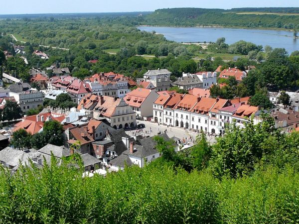 WIDOK NA RYNEK Z GÓRY TRZYKRZYSKIEJ