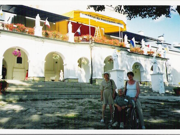 "na górze pod Dobromilem, w ziemi sanockiej założył wojewoda podolski, ówczesny kasztelan lwowski Andrzej Maksymilian Fredro Kalwarię Pacławską i oddał ją w rok