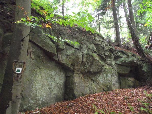 pomnik przyrody nieożywionej : "Ściana skalna pod Kostryniem" - no, a przy temacie zapraszam na "Kamień Leski" - galeria m. Glinne - polecam !