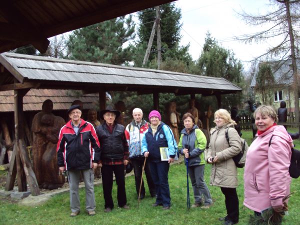 W galerii rzeźby plenerowej "Quo-vadis" Bogusława Iwanowskiego - z artystą.