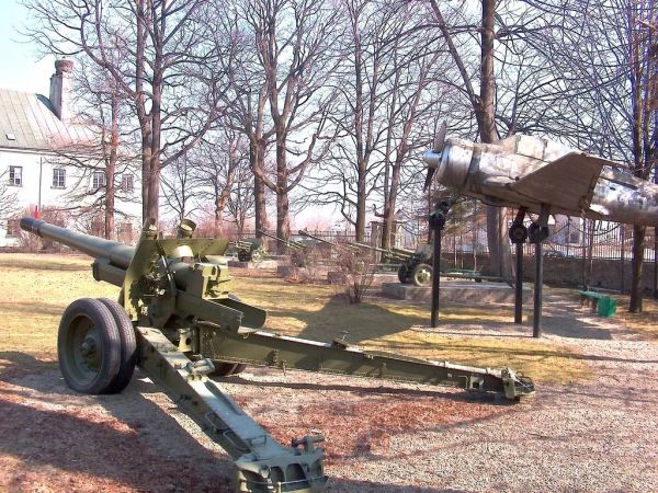 Dukla - Muzeum Historyczne, fragment wystawy uzbrojenia (by jaslak-60)