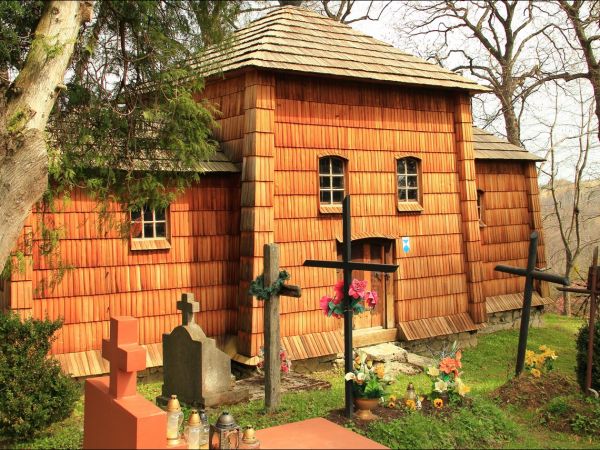 Cerkiew Wniebowstąpienia Pańskiego w Kruhelu Wielkim . Jest jedną z najstarszych cerkwi w Polsce. Wybudowana na pewno przed 1630 rokiem.