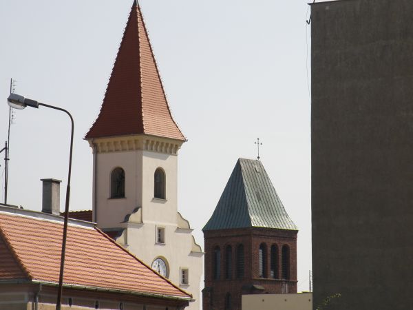 Wieże ratusza i kościoła Piotra i Pawła