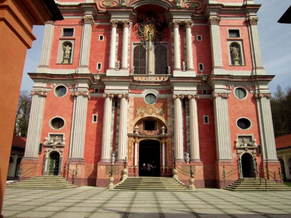 Sanktuarium Maryjne w Świętej Lipce-najcenniejszy zabytek architektury barokowej 2012-04-24