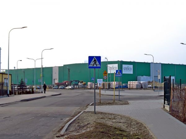 Zmodernizowana ulica Mickiewicza oraz chodnik przy stadionie