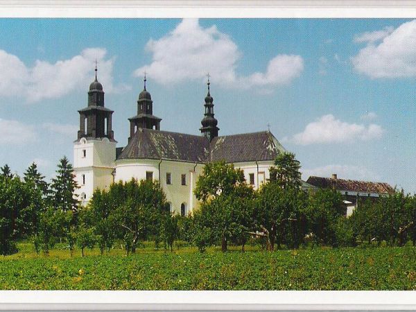 Papież Jan Paweł II nadał kościołowi w Gidlach tytuł bazyliki mniejszej. W 1615r. miejscowa dziedziczka sprowadza do wsi dominikanów, to oni budują "barokowy ko