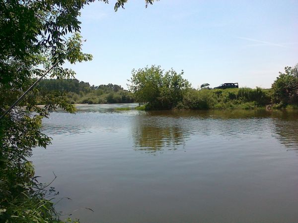 Bliskie okolice Brzostkowa. W Grotnikach i Pawłowie ,Nida kończy swój bieg i łączy się z Wisłą. Są to tereny wielce urokliwe i historyczne , czym była Bitwa pod