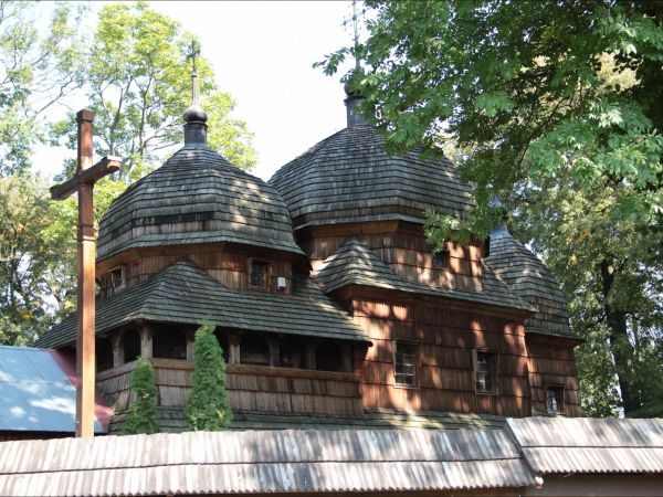 Cerkiew Narodzenia Przenajświętszej Bogurodzicy w Chotyńcu . Zbudowana w 1615 roku.