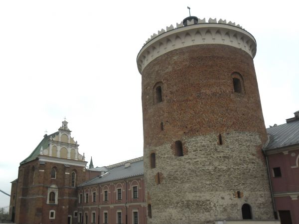 Baszta i Kaplica na dziedzińcu Zamku.