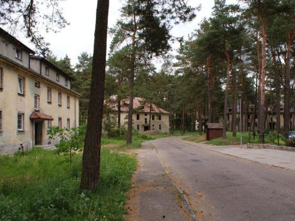 Puste obiekty do zagospodarowania.  Borne Sulinowo - maj 2011