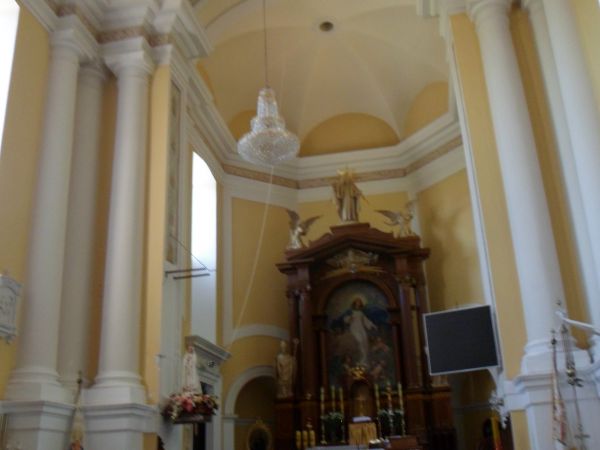 kościół pw. Wniebowzięcia NMP w parafii św. Zygmunta w Opinogórze Górnej.  - prezbiterium. Pod nawą są katakumby - krypty grobowe Rodu Krasińskich.