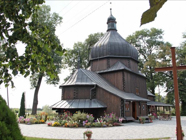 Leszno do 1977 roku nosiło nazwę Poździacz . Cerkiew św. Bazylego Wielkiego , aktualnie kościół pw. NMP Niepokalanie Poczętej, parafia rzymskokatolicka . Zbudow
