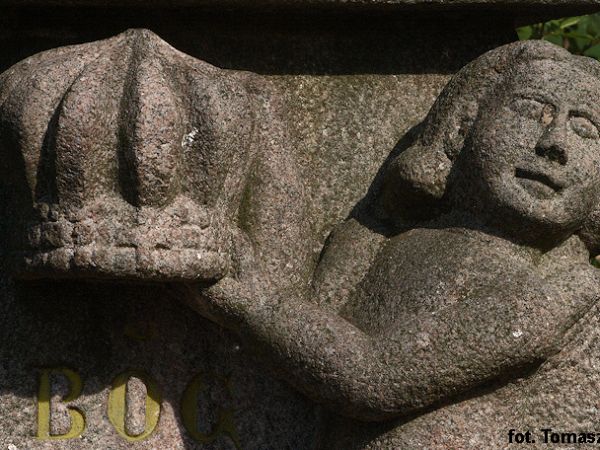 Fragment krzyża przy urzędzie gminy w Naruszewie
06 06 2011