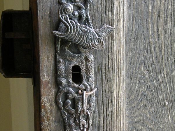 Piękny zamek na drzwiach kaplicy