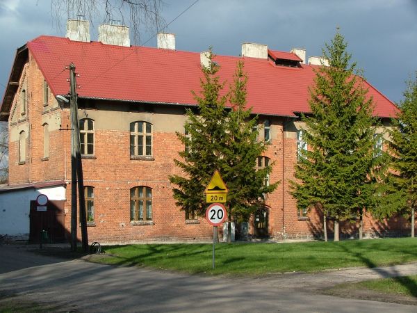 Budynek kina,nazwy nie pamietam,lecz pamiętam,ze na dobry film należało iść 2 razy. Raz z dziewczyną i raz samemu (dane z 1964 r).