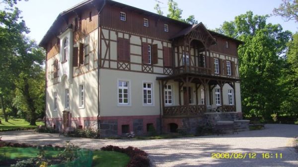 Jeziorki - piękny dworek