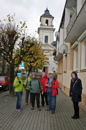 w drodze do kościoła pw. św. Wawrzyńca, ale będziemy też przy pomniku  ofiar wojen oraz przy wikarówce - tam wspominać będziemy o zamku rymanowskim a bo tam też