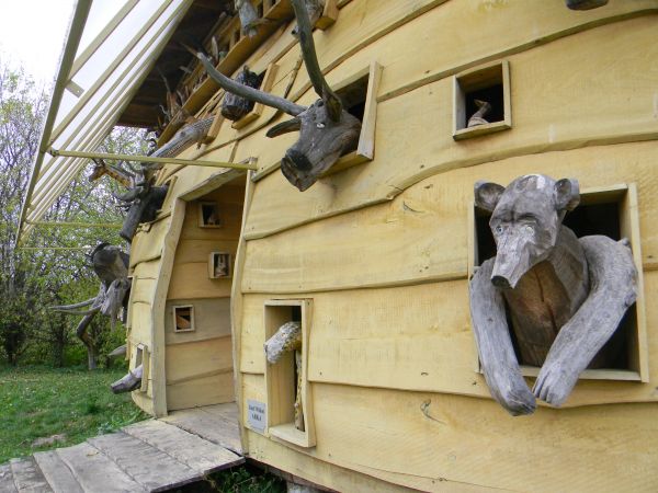 Zespół pałacowo - parkowy,  Józef Wilkoń - Arka