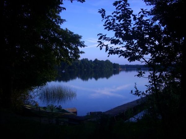Pole namiotowe nad jeziorem Ublik Wielki 2km od wioski.