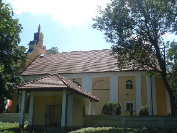 Kościół p.w Św.Katarzyny Aleksandryjskiej z 1806-1808r zbudowany w stylu klasycystycznym .