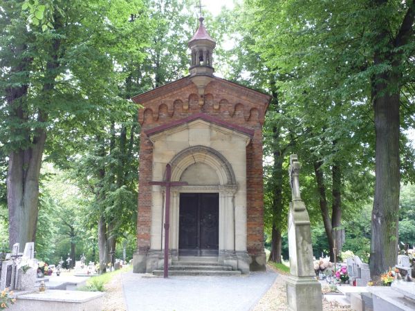 Kaplica rodziny Schmidtów z 1887 roku.Właścicieli Krzywaczki.